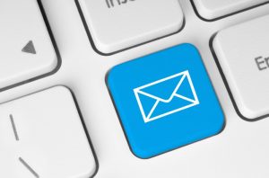 O E-mail Marketing para e-commerce promocional é um dos tipos de mensagens que você pode usar para converter leads em clientes