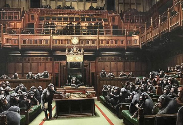 Detalhe do quadro “Devolved Parliament”, do artista Banksy, leiloado por R$ 49,3 milhões
