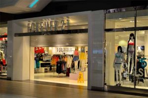 Loja física da Forever 21 em Toronto/Canadá. Foto: Raysonho/Wikipedia, Licença CCO