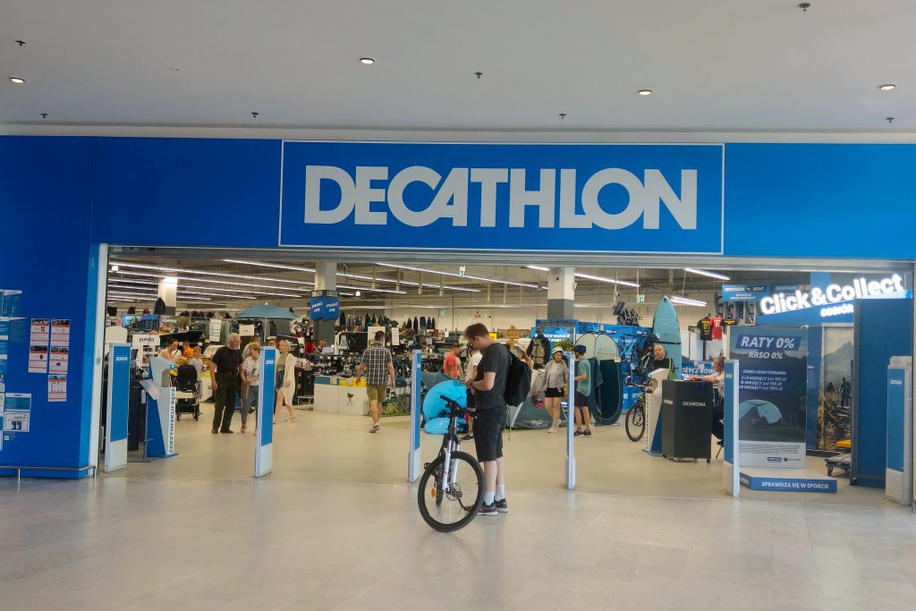 Decathlon cria comércio unificado usando as tecnologias VTEX. Imagem: @Dmitri-Zelenevski