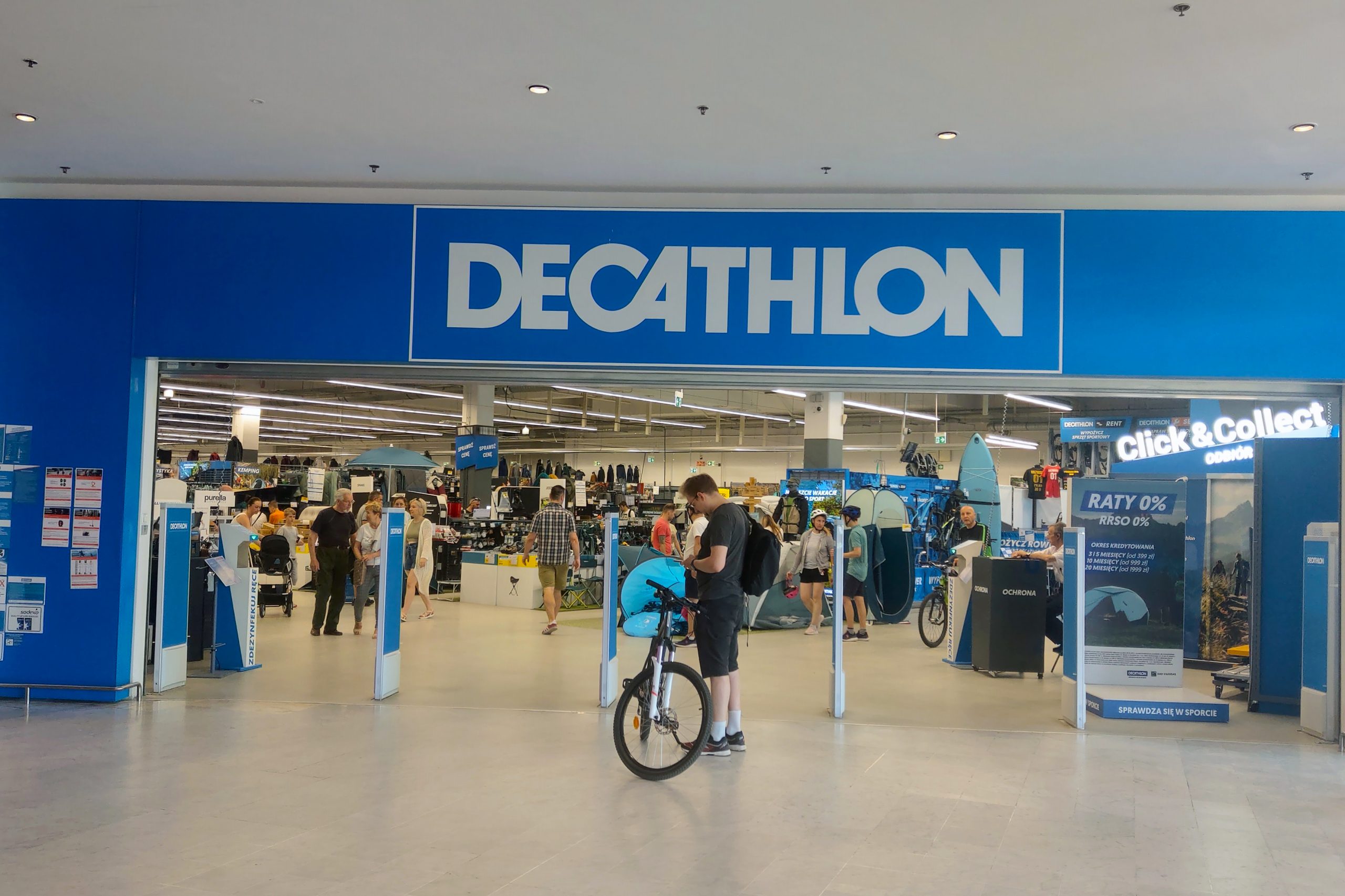 Conhecendo a DECATHLON MARGINAL TIETÊ  A Carô e a Ju foram conhecer a  Decathlon Brasil, maior loja da rede aqui em São Paulo. Foi bem divertido,  elas experimentaram produtos e pagaram