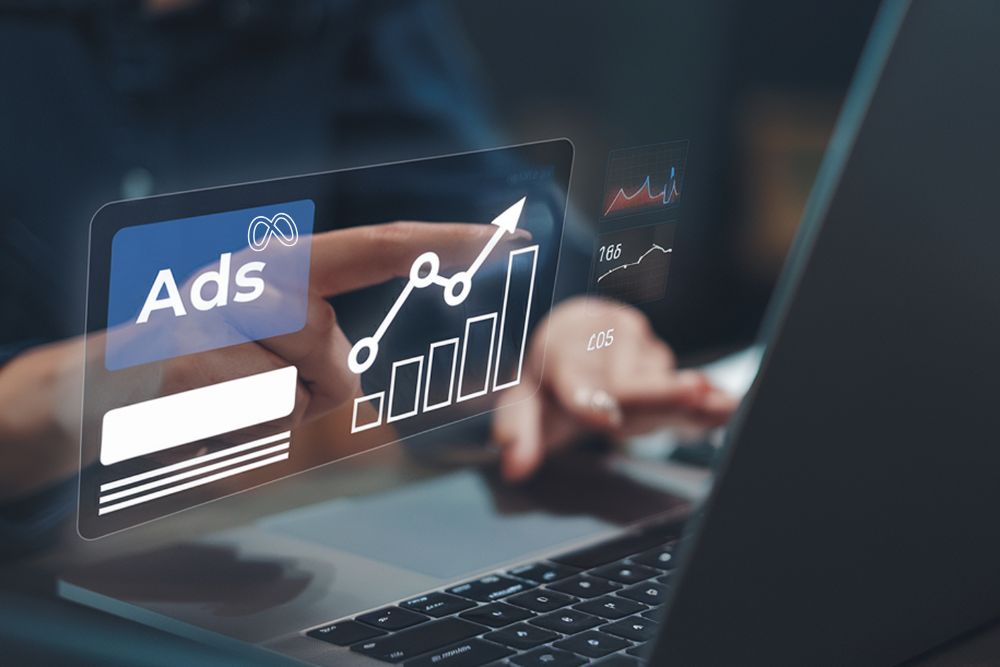 Meta Ads em 2026 Gestor de tráfego analisando painel de campanhas de Meta Ads em 2026